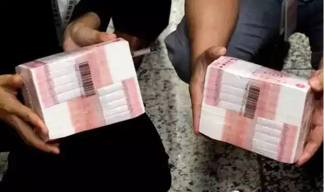 10亿现金摆在面前,你被吓到没?没想到,人民币放大后竟出现这些……_防