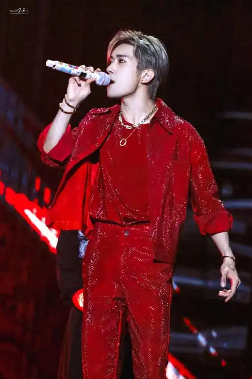 t杂志集齐tfboys##易烊千玺十稔终章皆成序