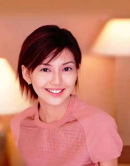 "冷门歌手"孙燕姿,击败周杰伦拿新人奖,如今被称为冷门歌手_乐坛_歌曲