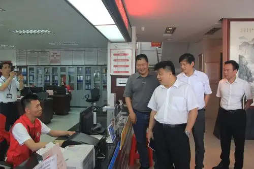 李映中同志带队到碧岭街道碧岭社区开展"挂街联社包居进厂"工作座谈会