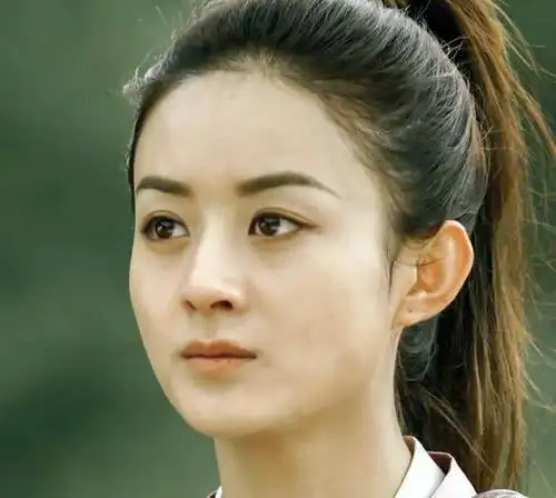 赵丽颖圆圆脸瘦出尖下巴,被质疑整容,真相让人哭笑不得