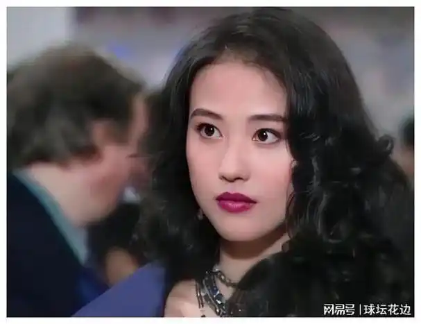 看了周海媚的旧照才明白黎明吕良伟为啥前仆后继千娇百媚