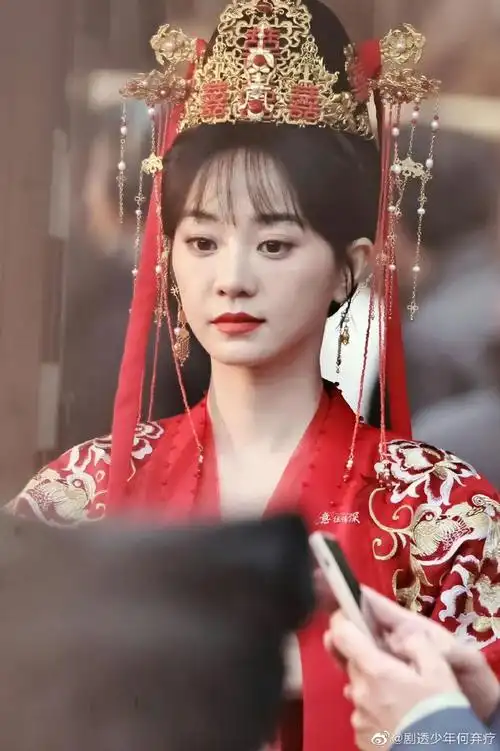 胡意旋晒九义人杀青九宫格#@胡意旋在《九义人》里的古装扮相真岛好