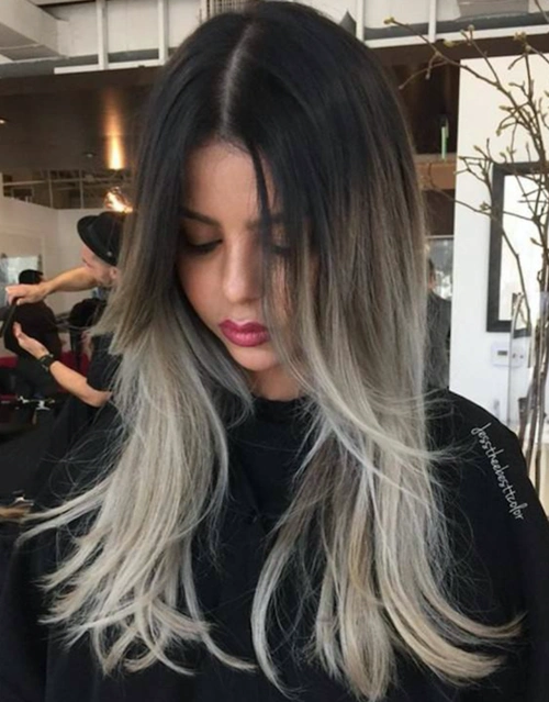 这款发型几乎是白金色,金色和灰色头发的混合体.