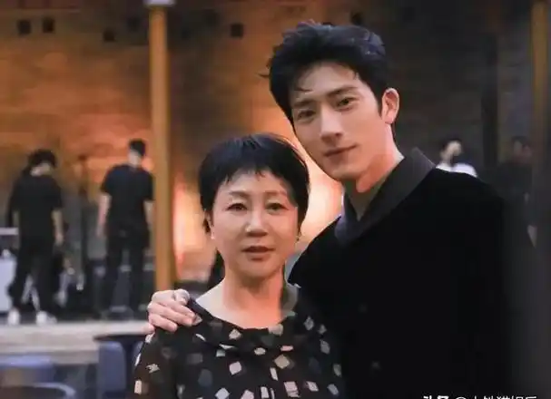 明明只是去探个班却被导演拉来客串这些明星父母你认出来了吗