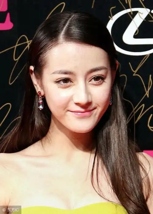 如何看待迪丽热巴的视觉中国生图