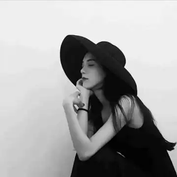 黑白御姐女生头像