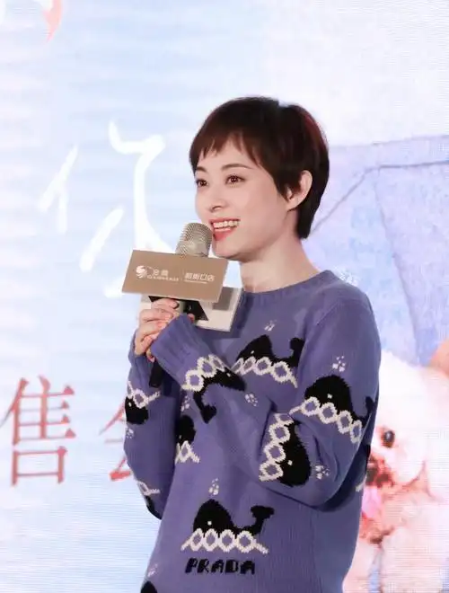 孙俪36岁又怎样?短发搭配紫色毛衣减龄了十来岁,感觉只有26岁