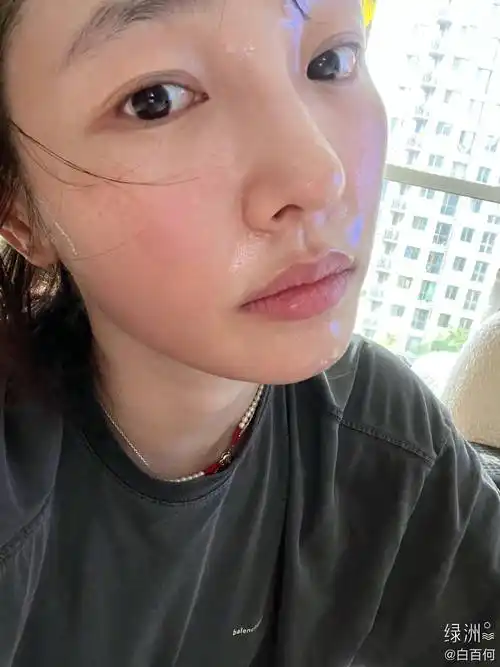 白百何晒撸铁健身照,穿紧身衣曲线玲珑,体脂率仅17辟谣三胎传闻