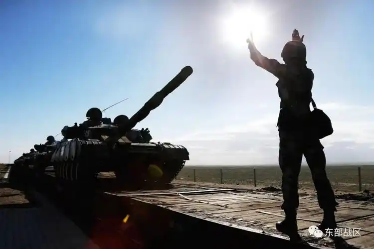 当兵就要有热血,十张军人聊天背景图任你选!