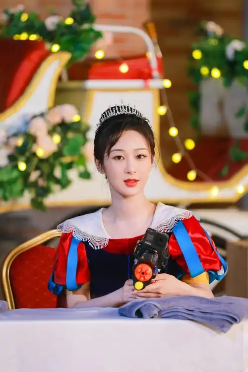 杨紫《萌探探探案》预告花絮照 紫妹cos白雪公主造型