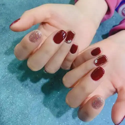 适合黄黑肤色姐妹的显白新年款美甲