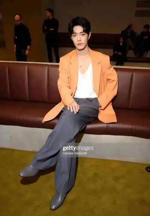 从米兰时装周各个战说说对肖战的一些感性认识_帅哥_线条_黑色