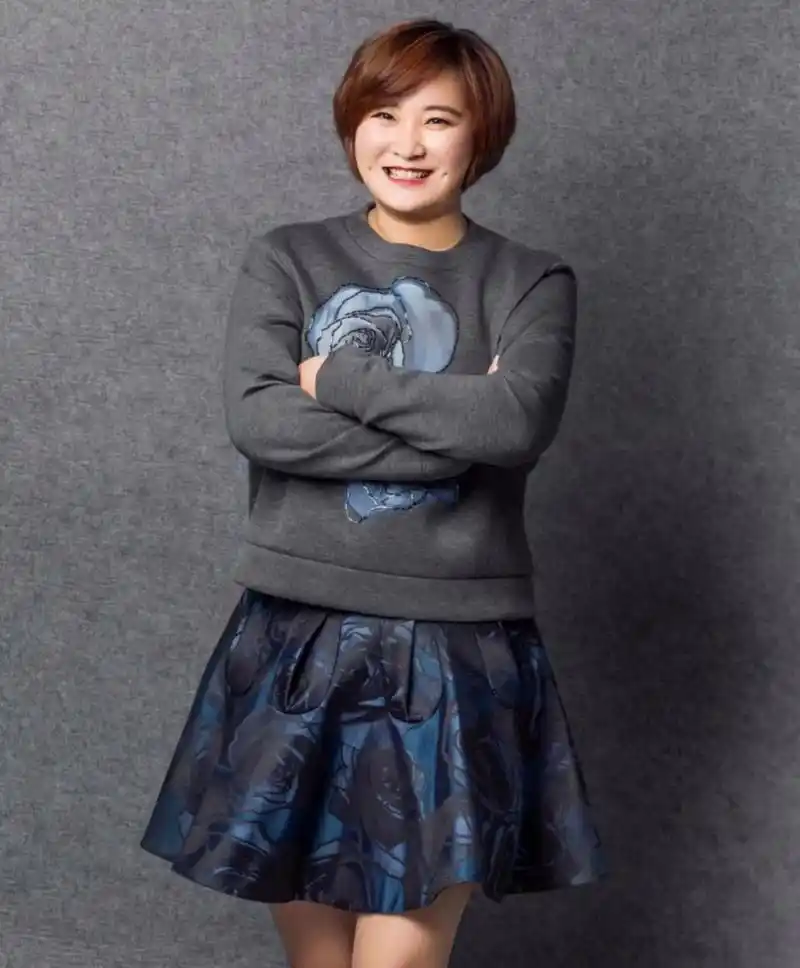 贾玲演员是中国内地著名的喜剧演员,她的人生经历充满了挑战和成功