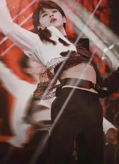 宋亚轩腰好细啊