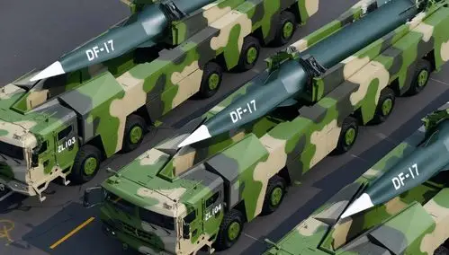 2019年国庆大阅兵上展示的"东风-17"导弹中俄两国同样研制了高超声速