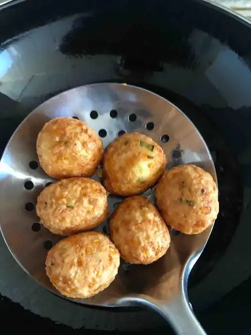 炸豆腐丸子,炸豆腐丸子的家常做法 - 美食杰炸豆腐丸子做法大全