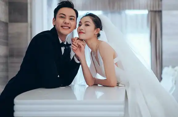 钟楚曦搭档陈伟霆出演《宠爱》,陈伟霆亲自指导诱惑戏码,太绝了