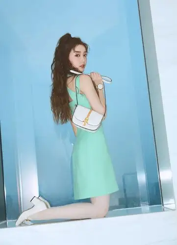 白丝显腿粗姜贞羽