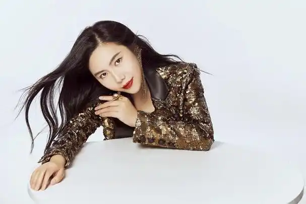 何沐阳说,"芒果台《歌手2024》这个节目办得非常好,全开麦,不修音