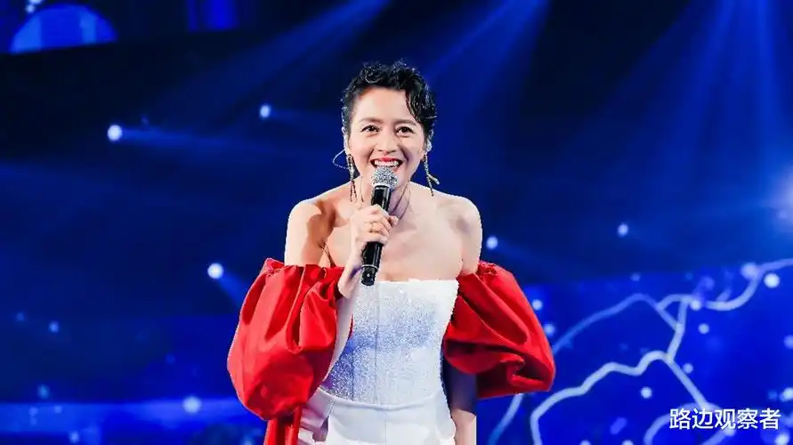 梁咏琪台北小巨蛋献唱,低胸装束性感亮相,连唱8首经典歌曲为个唱热身