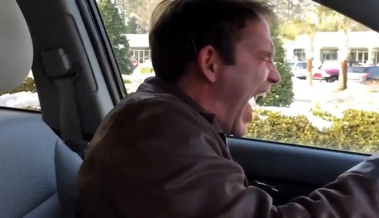 美国男子患狂笑症未婚妻去世时也忍不住大笑