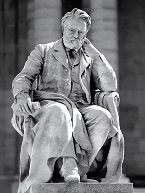 1883年,81岁的维克多·雨果出现在巴黎剧院最正中的包厢里,陪在他身边