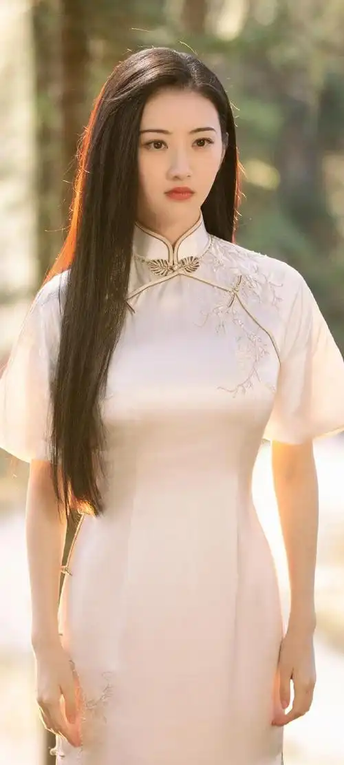 《司藤》中的景甜,她的美丽犹如一幅流动的画卷,令人心驰神往.