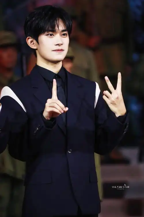 易烊千玺超话  2021 /0801 /210801  长津湖发布会  小豹子  #四字 易