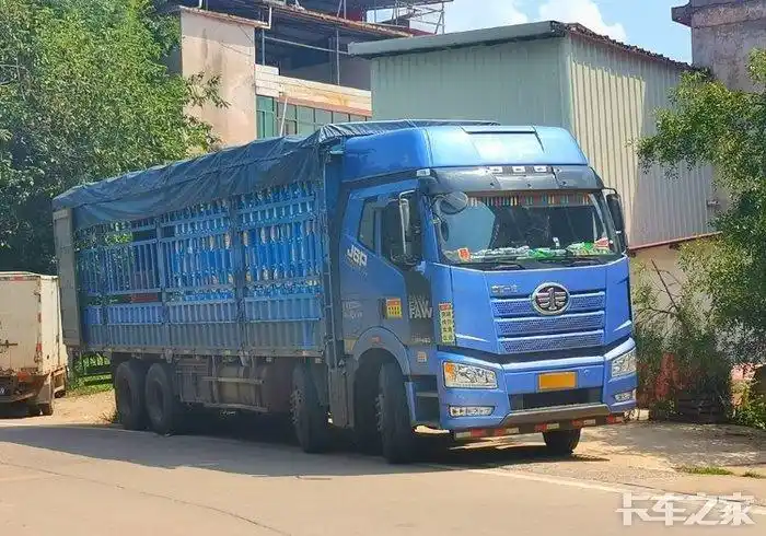 卡友帮拍到的蓝色解放j6p真的要感谢他