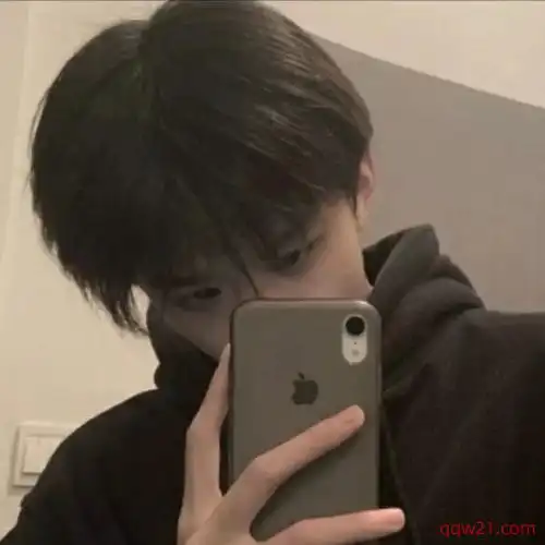 帅哥头像男生霸道冷酷,淡淡忧伤显得有点沉稳