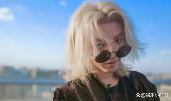 然而,在这些歌手中,华晨宇是一个例外