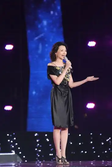 老节目的调整,淘汰由此进入倒计时——央视花旦董卿主持的《欢乐中国