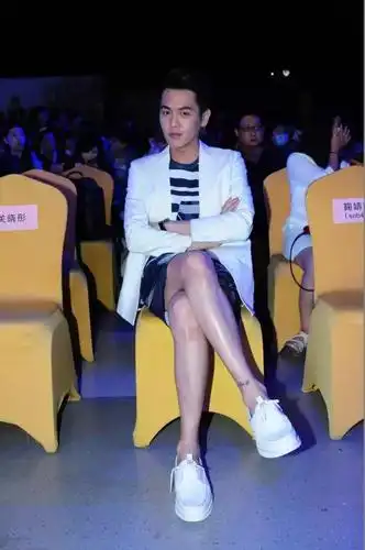 李易峰都没他帅看看新晋男神张若昀