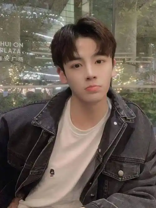 让你颜值加分的9款爱心刘海发型