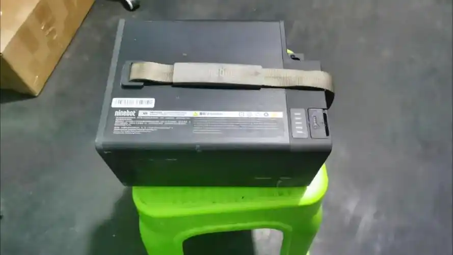 九号e200p原车锂电池 2023年2月激活一块 2022年 - 抖音