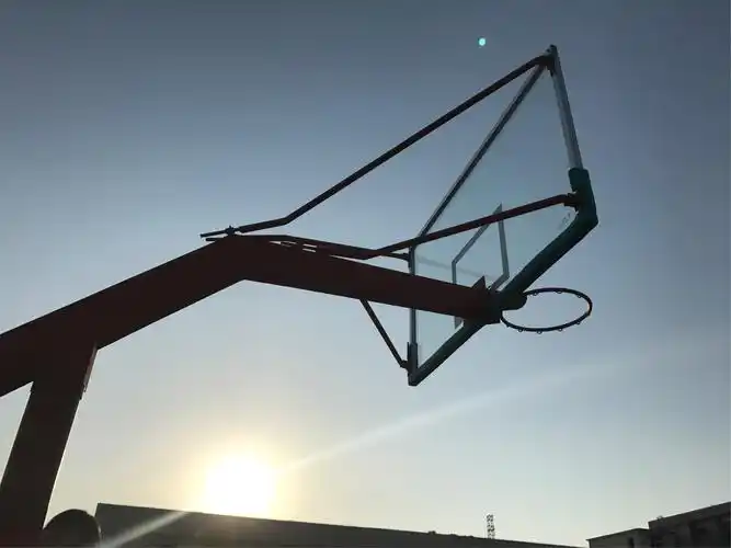 夕阳下的中岳篮球场