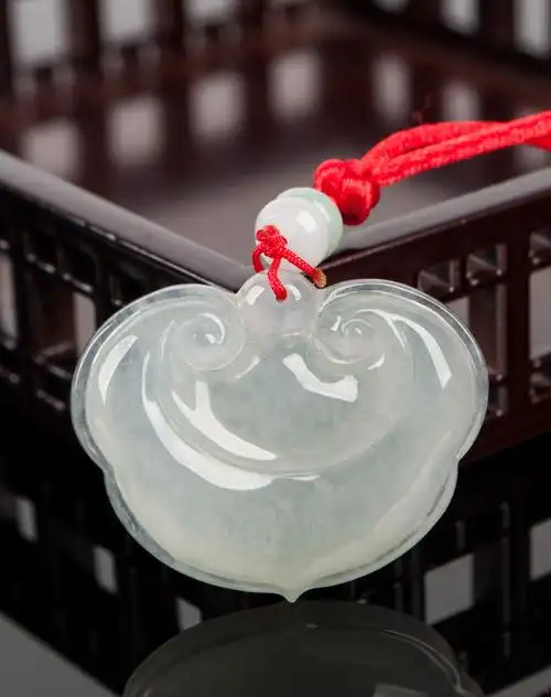 天然翡翠冰种小如意头挂件