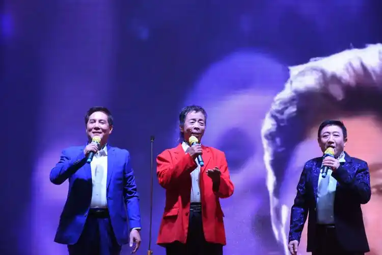 男声三重唱《友谊地久天长》 演唱:韩黎明,孙善义,骆振英