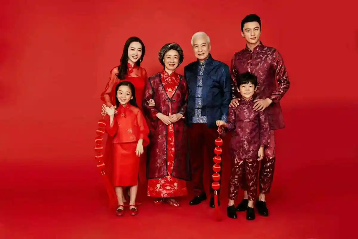 亮点 专业拍摄全家福 拍摄特色 拍摄人数 5人 拍摄风格 个性写真,古装