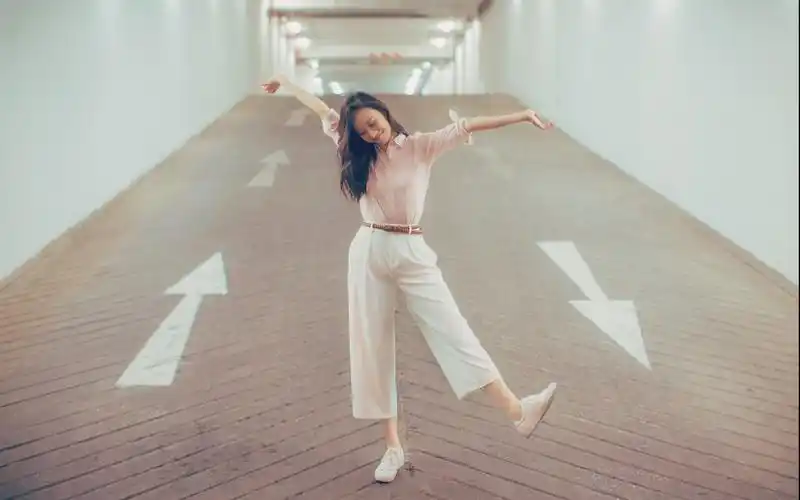 倪妮,女明星,气质美女,人物,壁纸演员倪妮街头随拍照片下载 倪妮,女