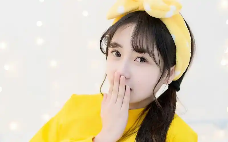 可爱少女清新私房诱人写真图片桌面壁纸