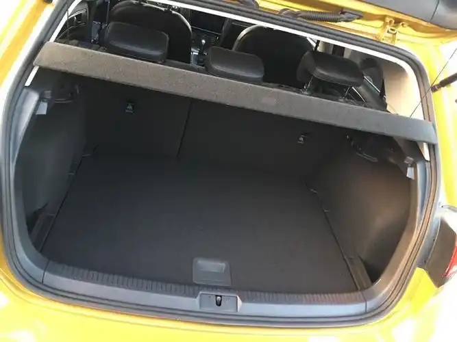 高尔夫这个后备箱空间大家觉得大小怎么样