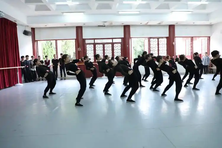 舞蹈系2019级舞蹈技法与作品创作期末考试-云南大学昌新国际艺术学院