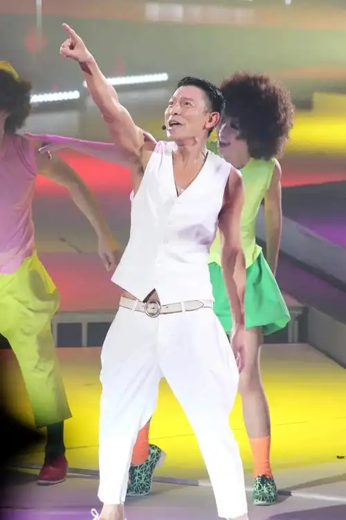 刘德华演唱会官宣 |华仔坎坷的音乐之路!95昨日,获得《刘 - 抖音