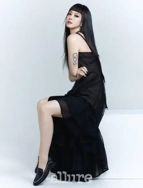 韩国女艺人韩艺瑟最新杂志写真曝光