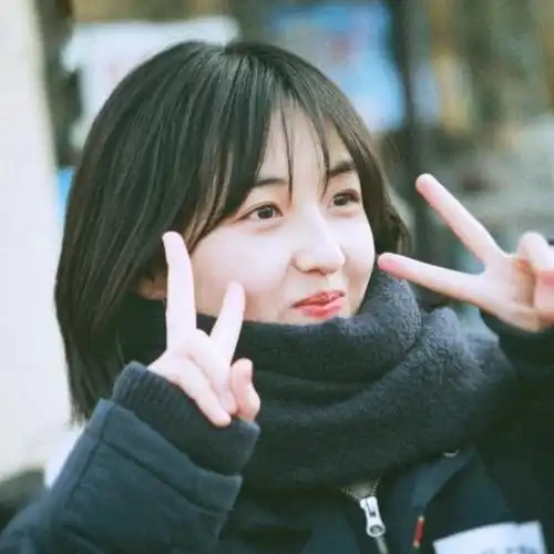 张子枫短发姑娘头像