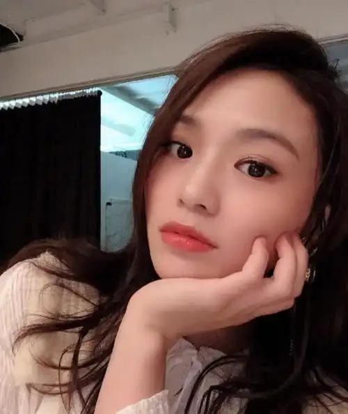 快女黄英自曝买不起房,面试浪姐失败,结束15年北漂疑似转行带货