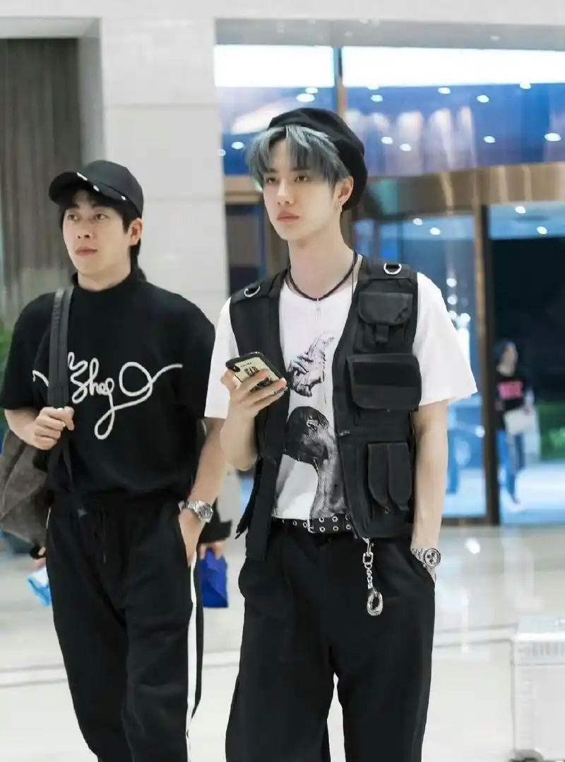 王一博私服穿搭,路人都得说一句太帅了