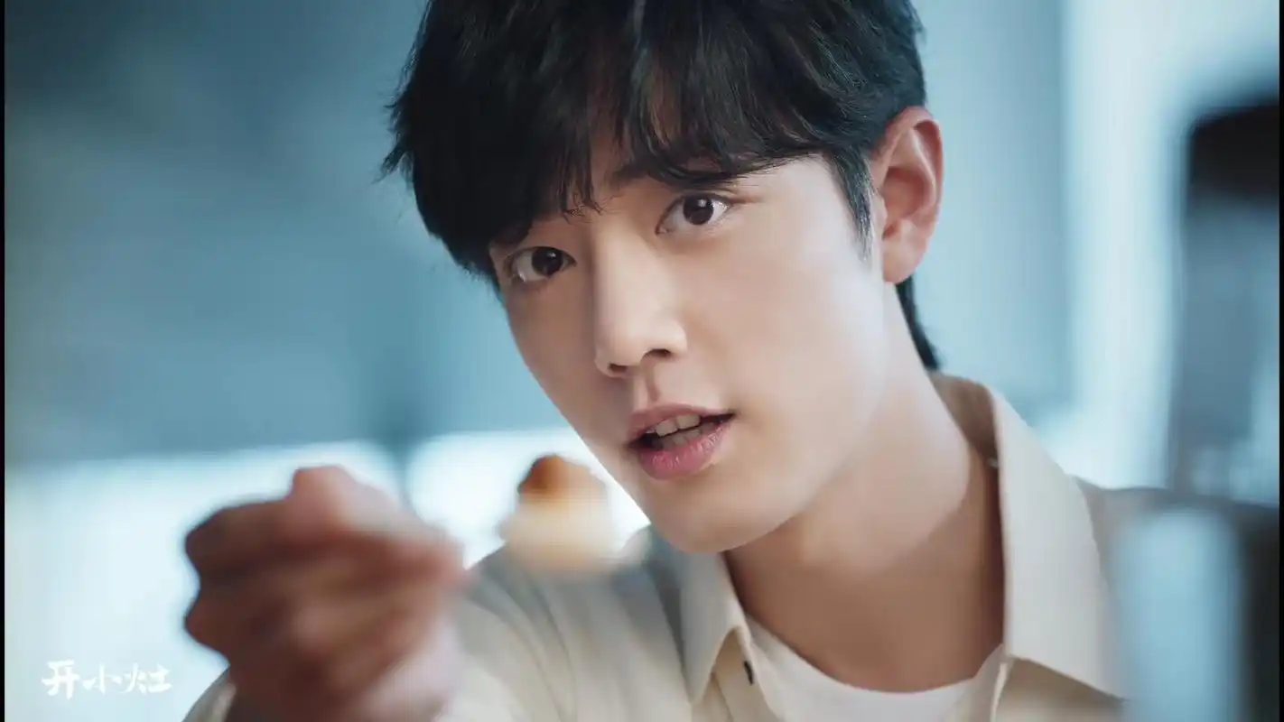 消息肖战开小灶暖冬投喂和小战一起好好吃饭